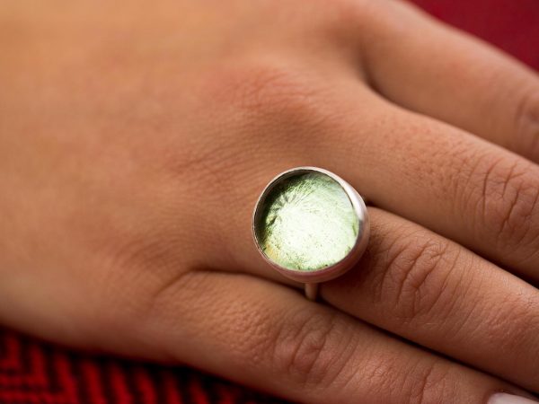 Χειροποίητo Ασημένιo Μεγάλο Δαχτυλίδι με Πράσινη Λαχανί Παστίλια