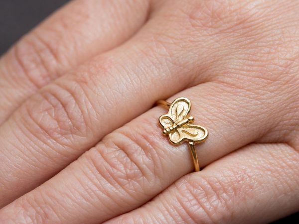 Χειροποίητο Ασημένιο Επίχρυσο Δαχτυλίδι με Μικρή Πεταλούδα